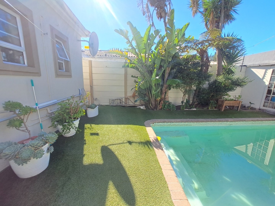 4 Bedroom Property for Sale in Rondebosch East Western Cape